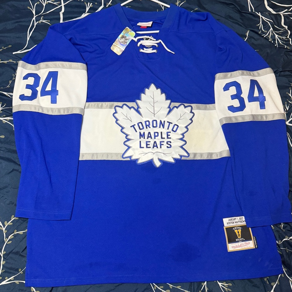 Toronto Maple Leafs Auston Matthews NHL Centennial Classic Jersey
Size XXL